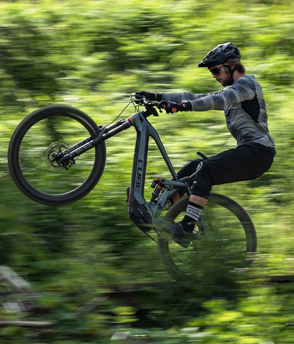 Klik hier om al onze elektrische full suspension mountainbikes te bekijken.