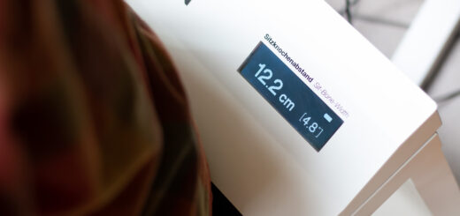 Meetapparaat toont zitbotafstand van 12,2 cm op display.