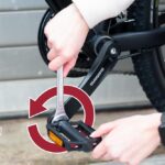 21 aufbau pedal links anschrauben 150x150 - Hoe bepaal ik de ideale zadelbreedte voor mijn fiets?