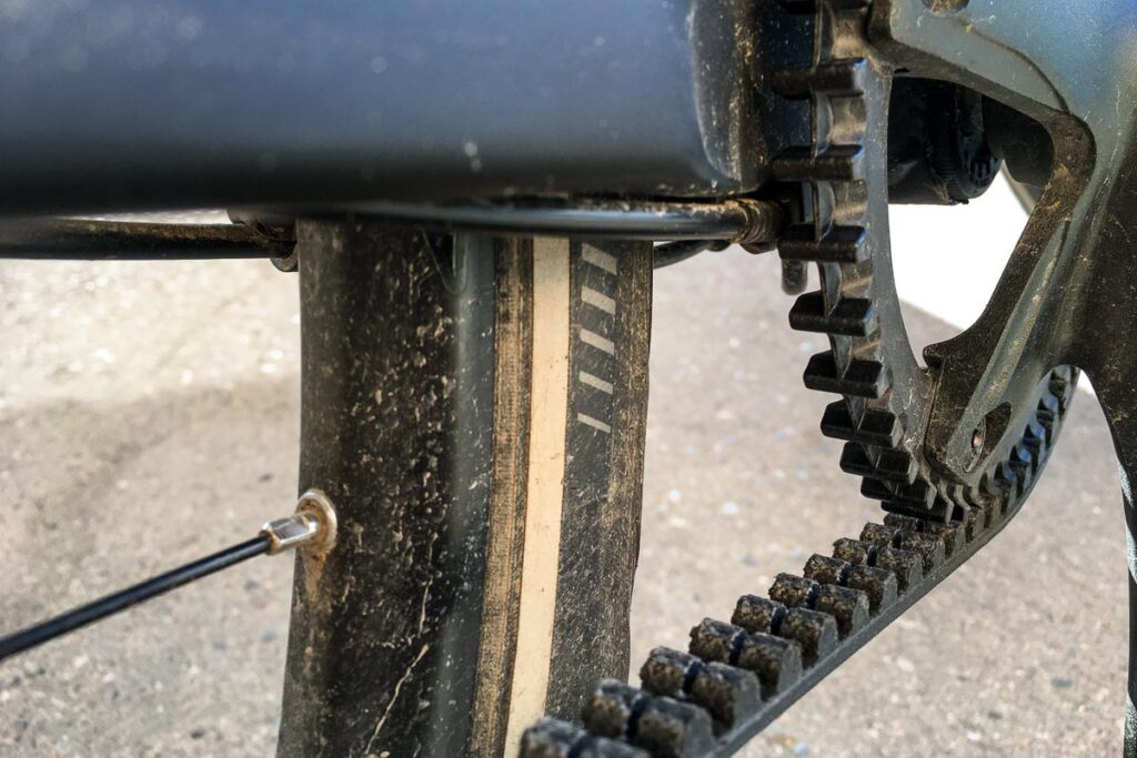 Een fiets zonder ketting: De riemaandrijving als alternatief Gates Riemenantrieb Cube Travel SL 02 1024x683 - Een fiets zonder ketting: De riemaandrijving als alternatief