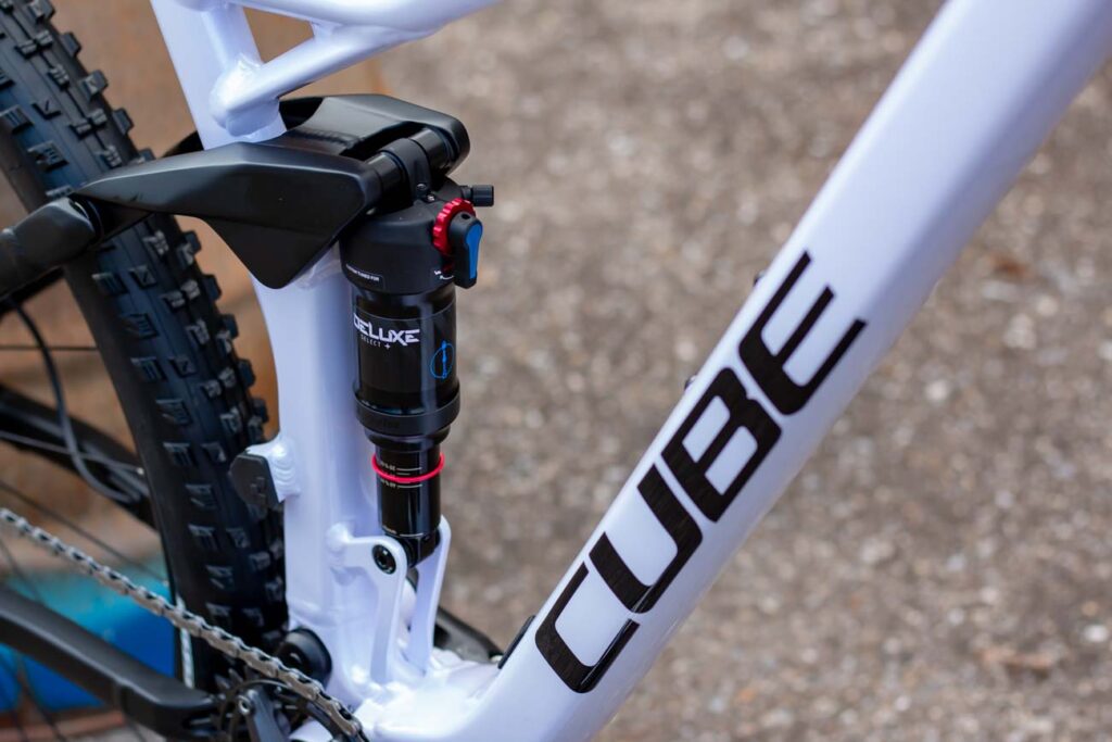 553201 Cube Stereo 120 Race violetwhite n black 02 1024x683 - Violet-wit: Deze lak op de Cube Stereo 120 Race moet je zien